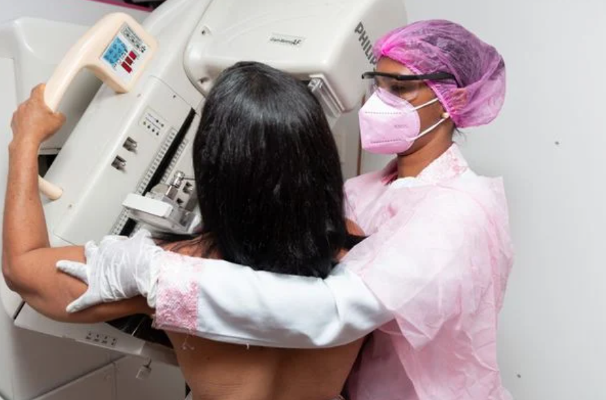 Mamografias gratuitas são oferecidas durante o Outubro Rosa na Bahia
