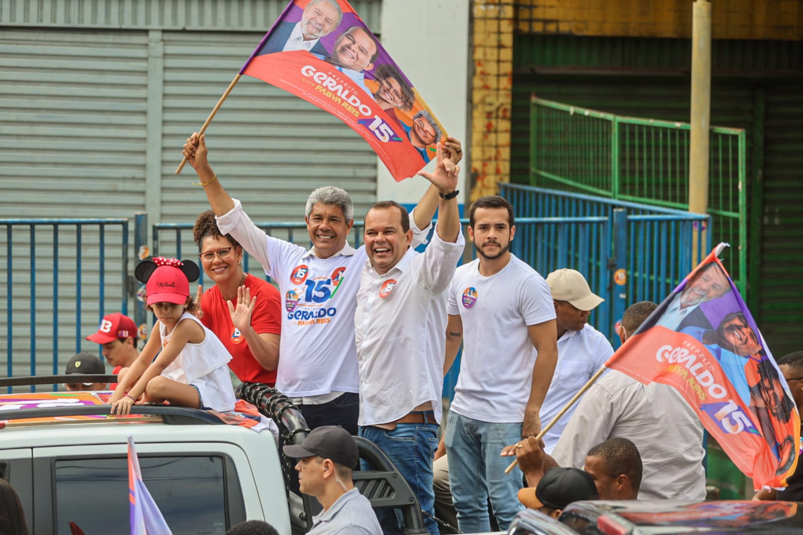 Geraldo garante criação de Centro Cultural durante carreata em Cajazeiras