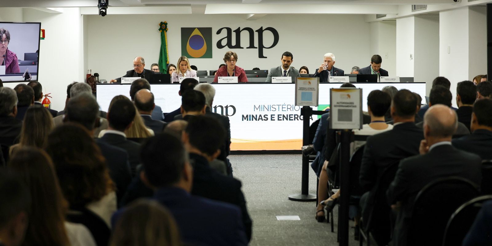 ANP vende 49 blocos por R$3 bilhões; Recôncavo integra leilão