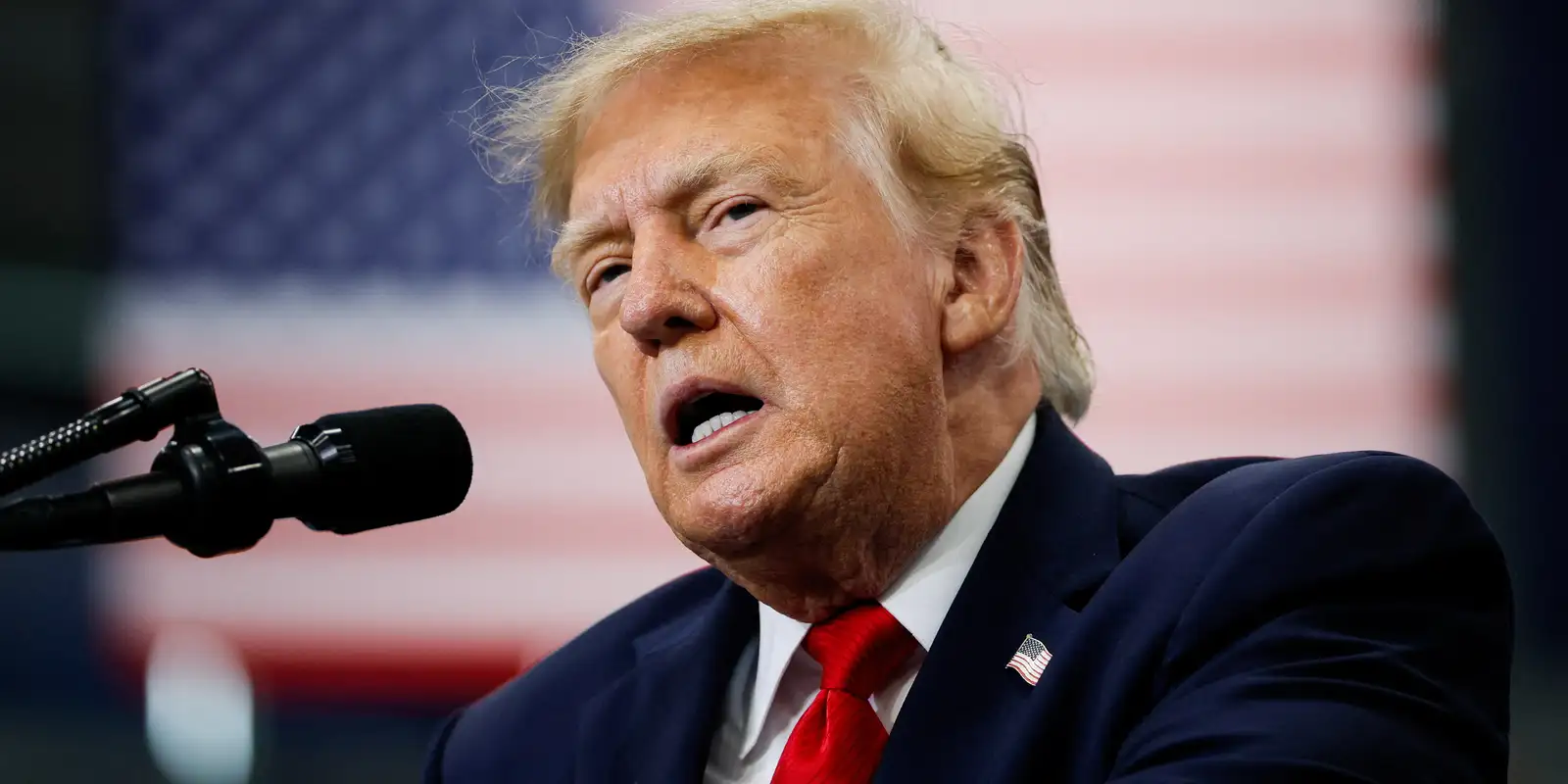 Aprovação de Trump despenca para 31% a duas semanas das eleições