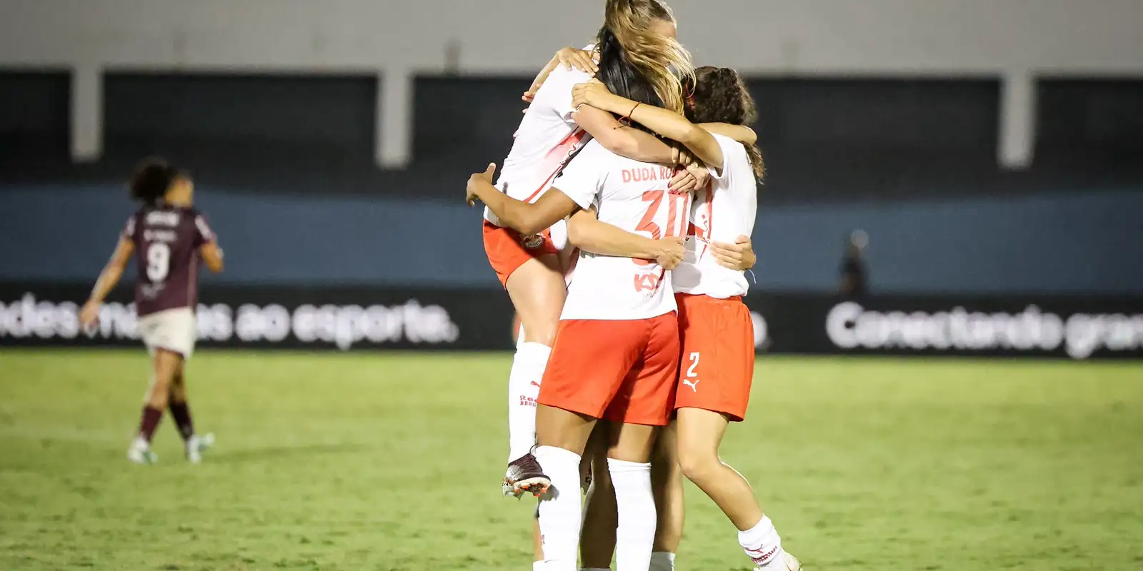 Bragantino bate Ferroviária e leva vantagem às quartas