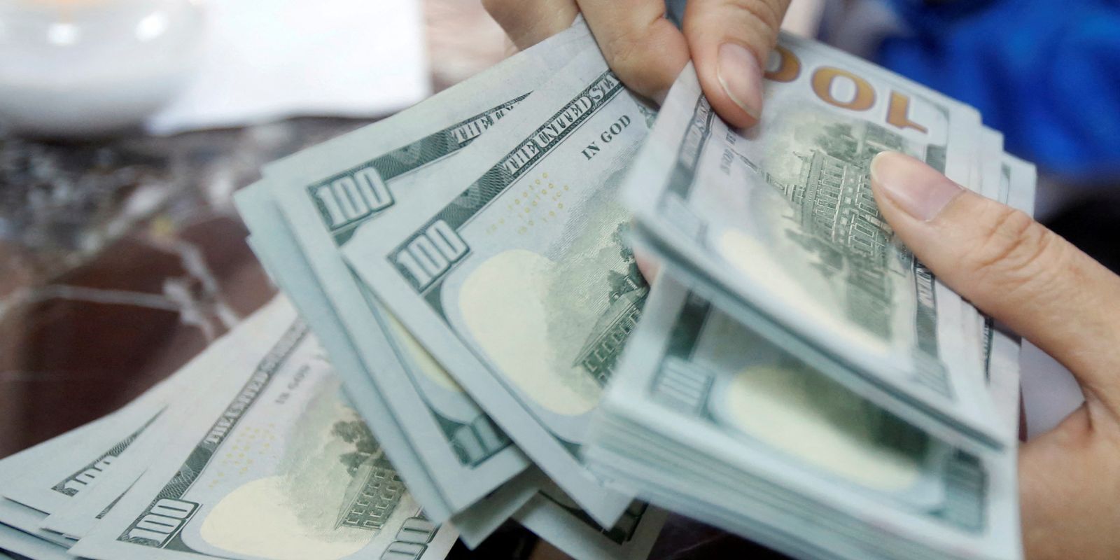 Dólar sobe 1,15% e fecha a R$ 5,087 com investidores cautelosos