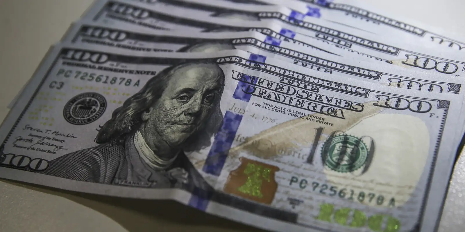 Dólar supera R$5; Ibovespa recua em ajuste pós-eleitoral