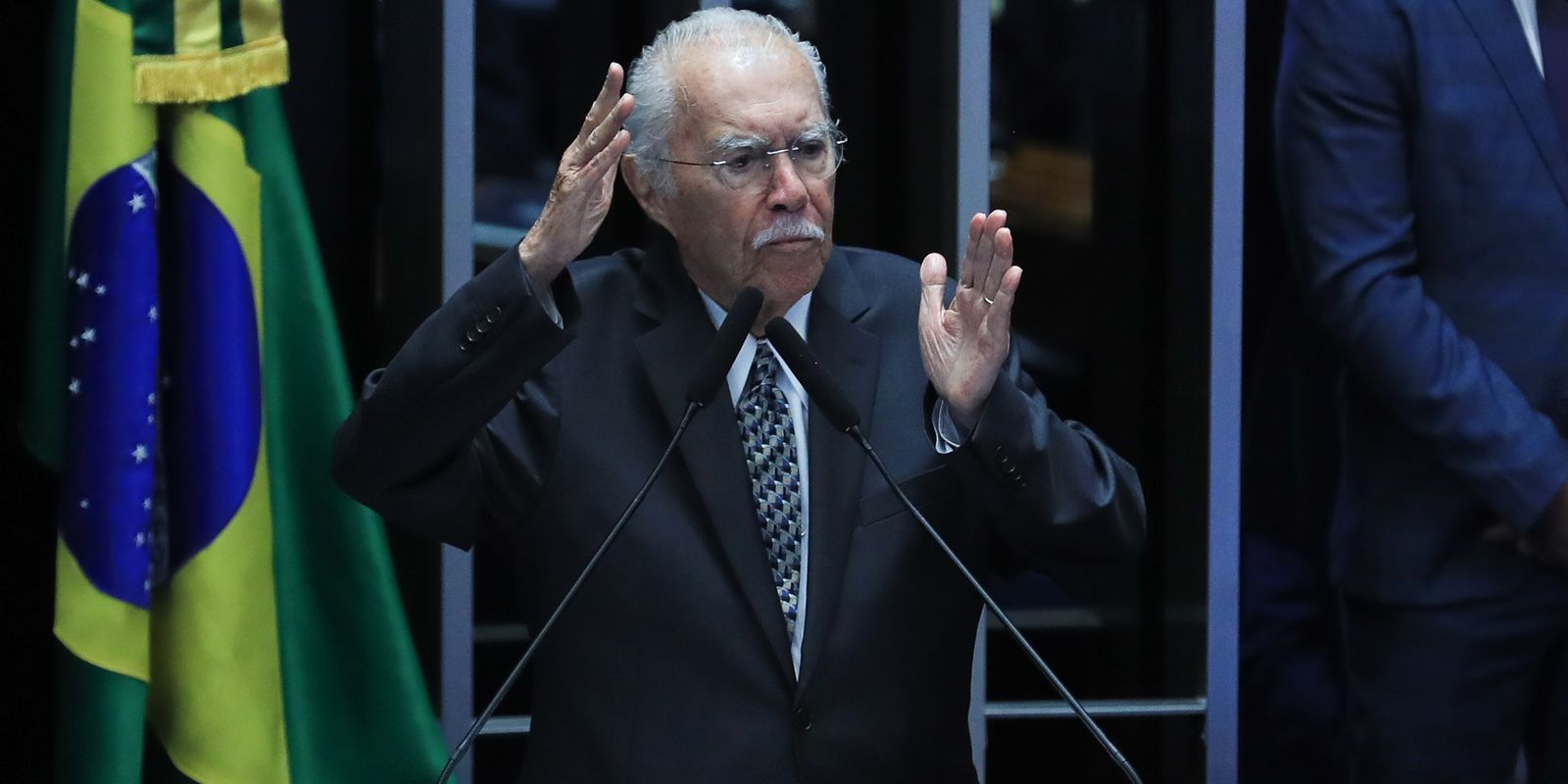 Ex-presidente José Sarney é levado à UTI após cirurgia abdominal