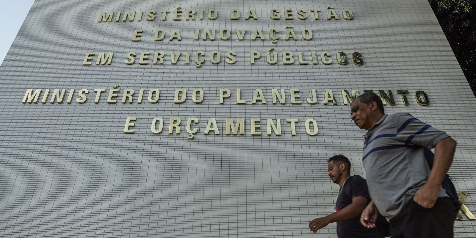 Governo remaneja R$ 20 bilhões e libera estímulos econômicos