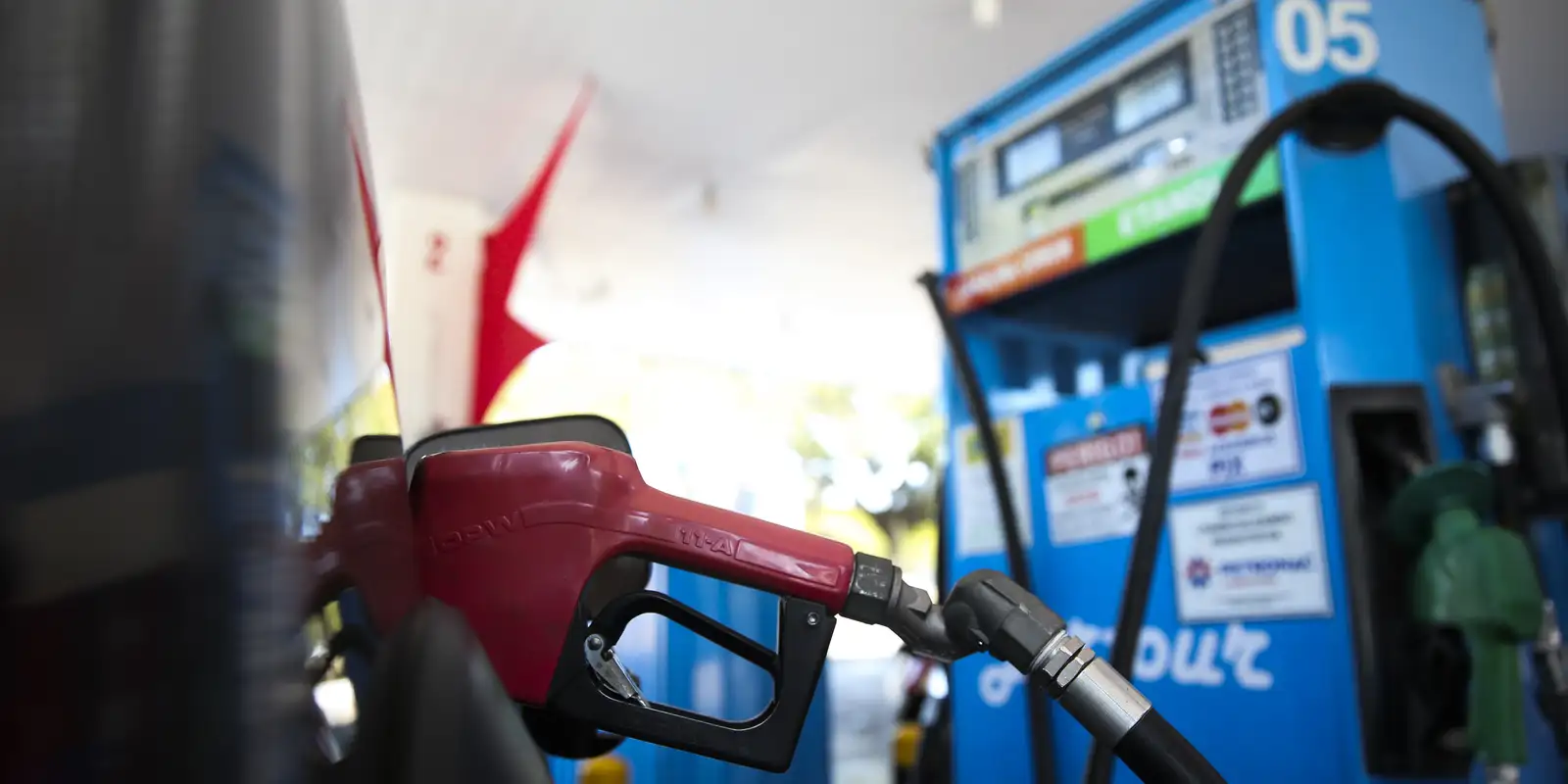 Governo zera tributos da gasolina por 30 dias; pacote custa R$5,2 bi