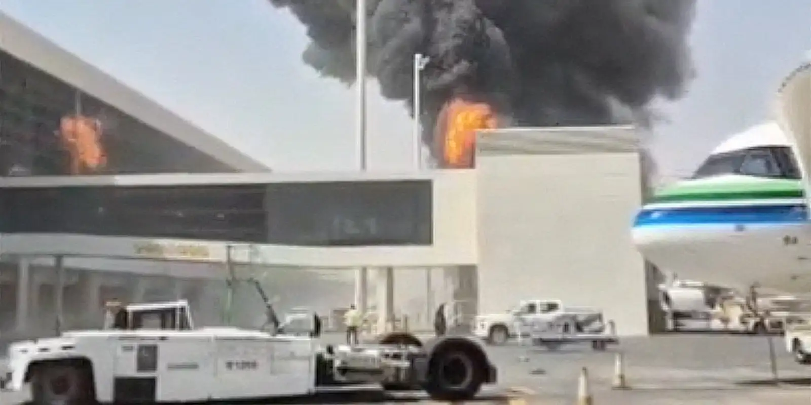 Houthis atacam aeroporto de Riad e matam 14; Arábia Saudita promete retaliação