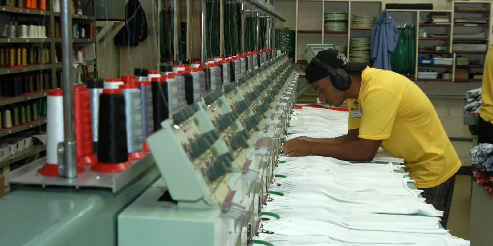 Indústria registra alta em outubro, mas confiança segue abaixo de 50