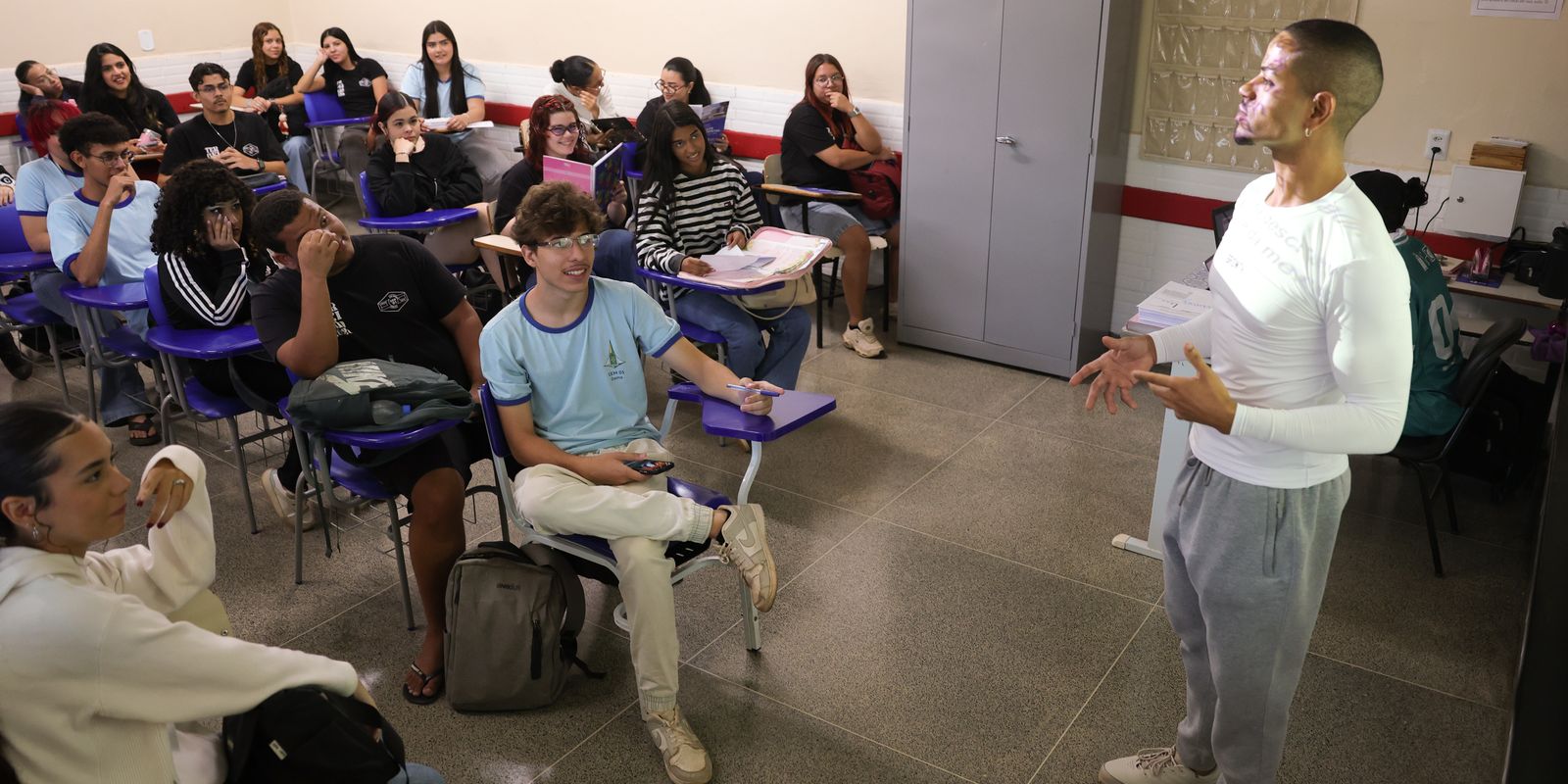 Inscritos automáticos no Enem precisam escolher inglês ou espanhol até 18/10