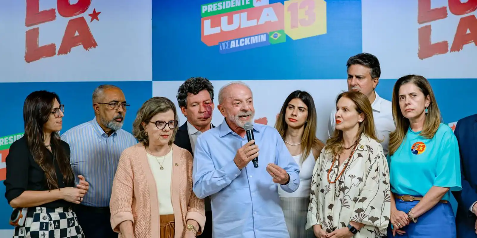 Lula celebra avanço da PEC que extingue escala 6x1 e pede obras