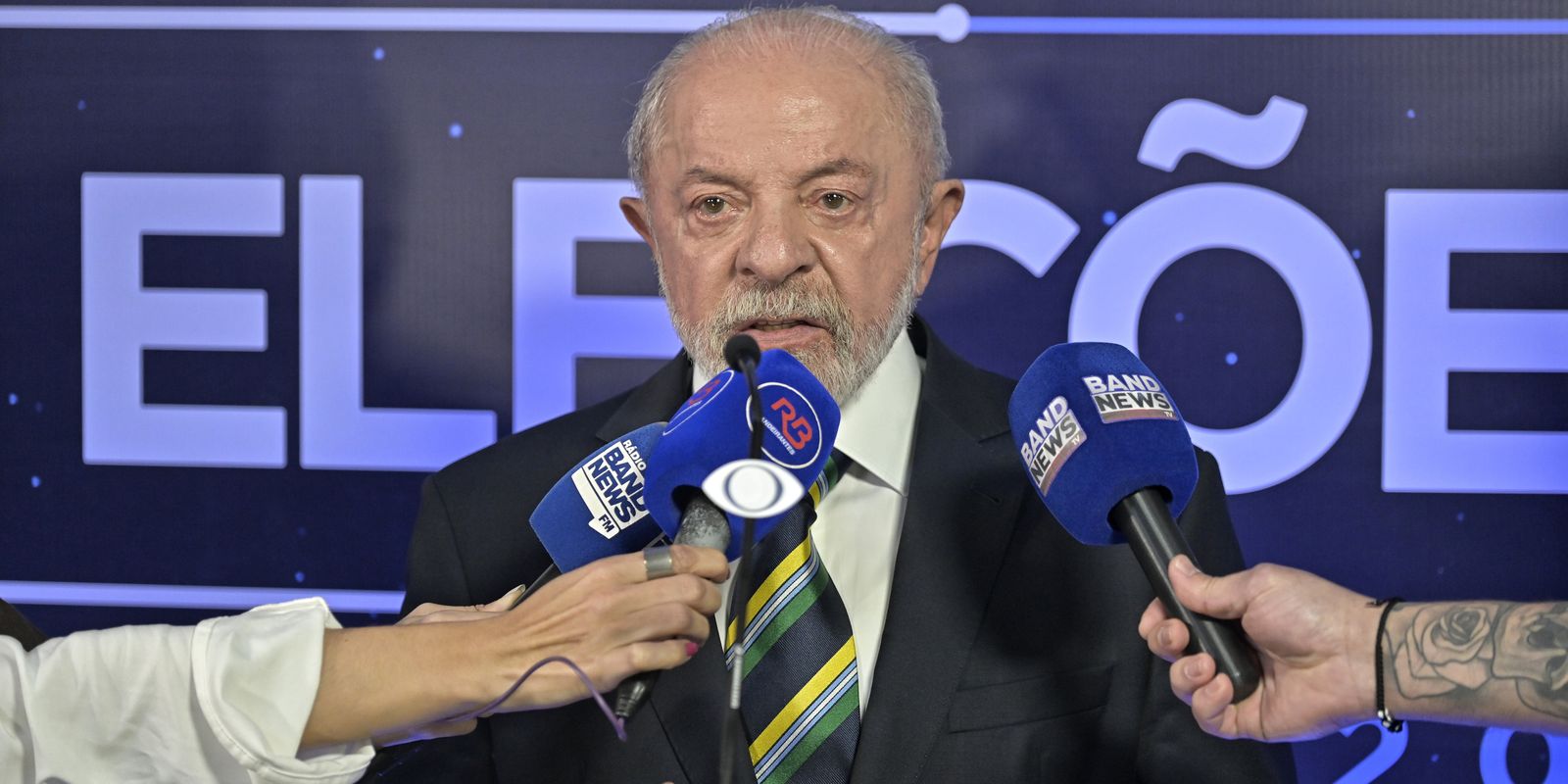 Lula desafia Flávio e pede ao TSE abertura de seus sigilos
