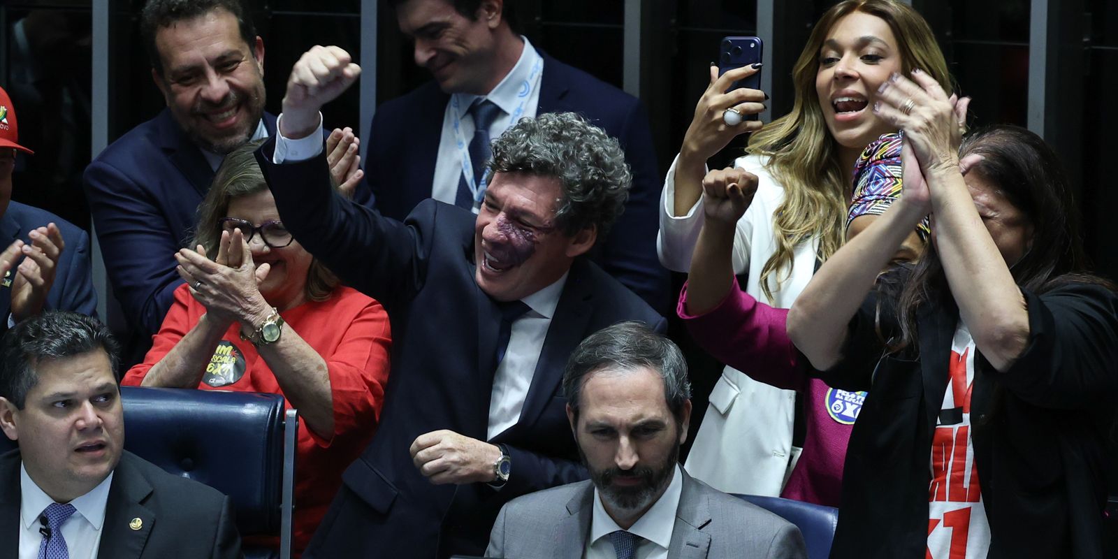 PEC que elimina escala 6x1 é aprovada no Senado e vai à promulgação