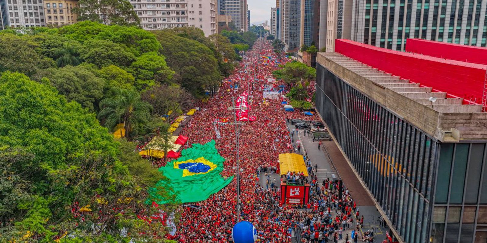 PT pede ao TSE remoção de posts que associam comício da Paulista a vandalismo