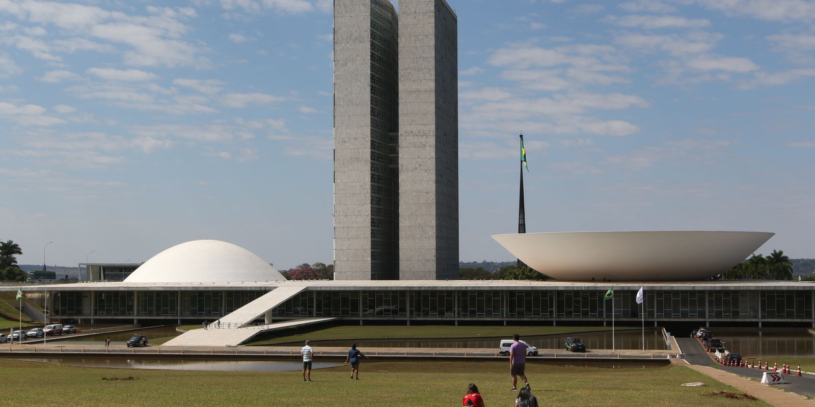 Senado deve votar em dois turnos PEC que acaba com escala 6x1