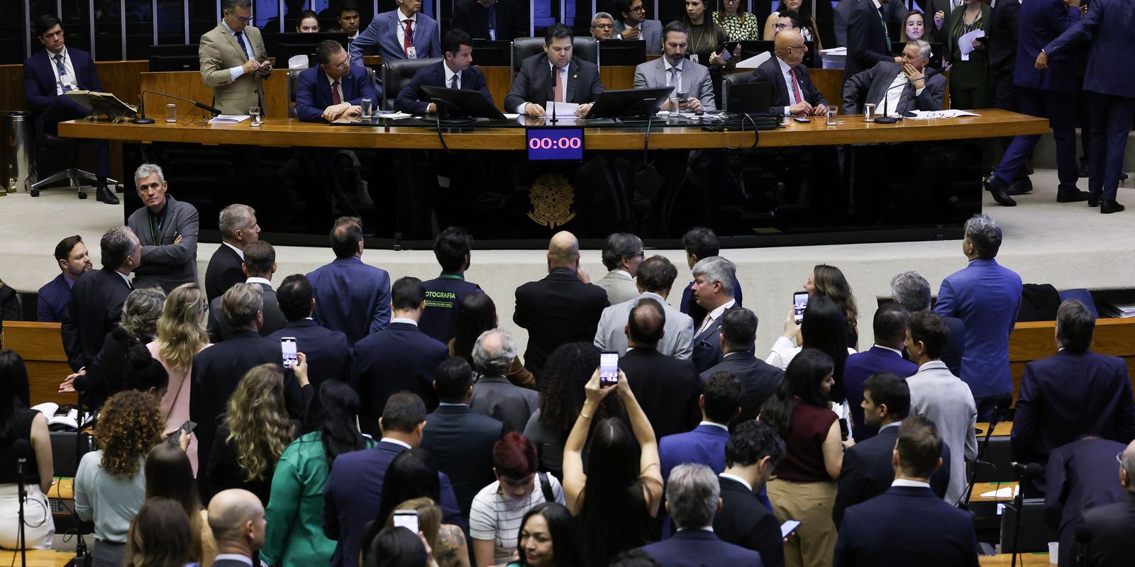 Senado vota em 14/10 a PEC que acaba com a jornada 6x1