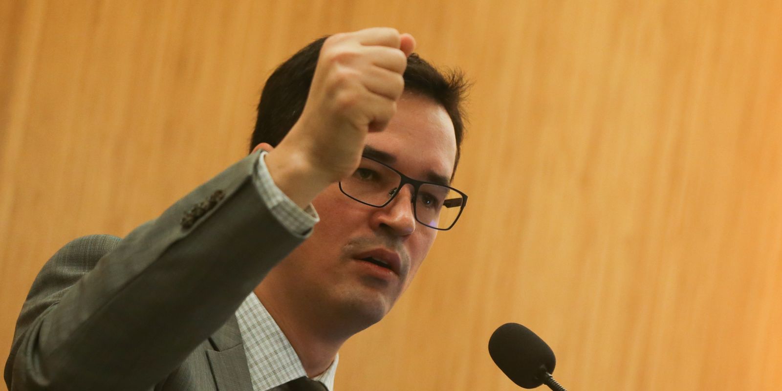 TSE adia julgamento que pode anular os votos de Deltan Dallagnol